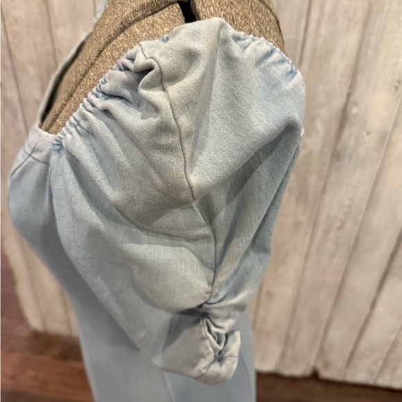 Chic Light Blue Denim Mini Dress with Puff Sleeves - Picture 3 of 9